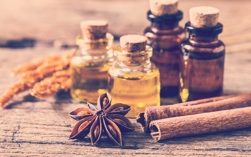 Aceites esenciales para dar masajes y relajarse con sus aromas 