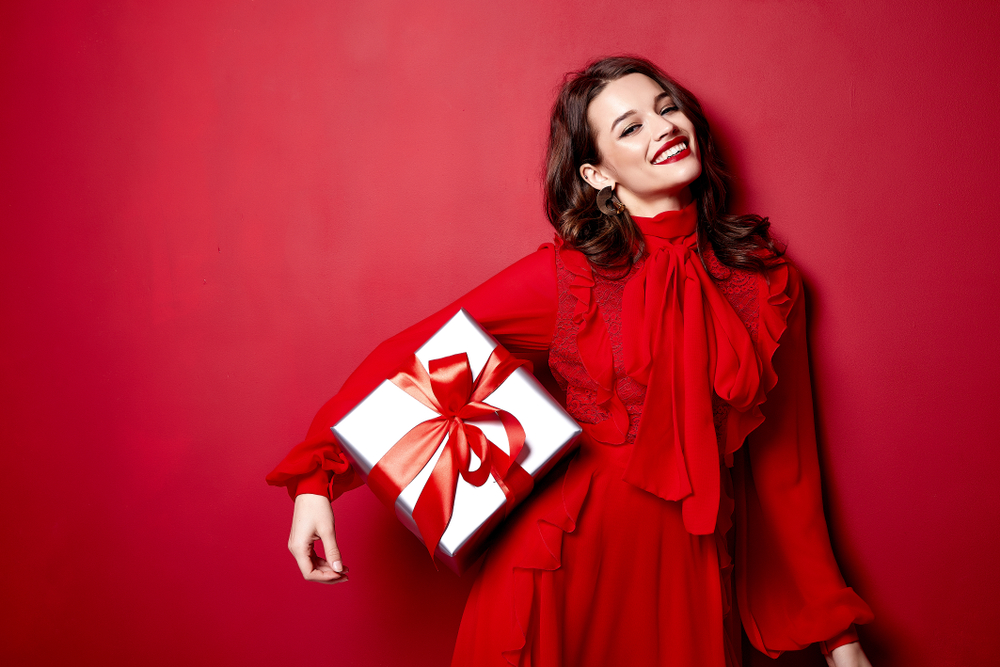 Mujer con un vestido rojo