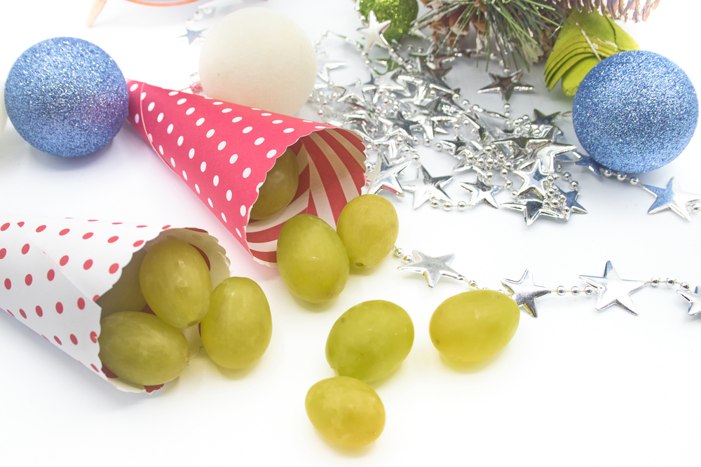 Conos rellenos de uvas verdes para Navidad