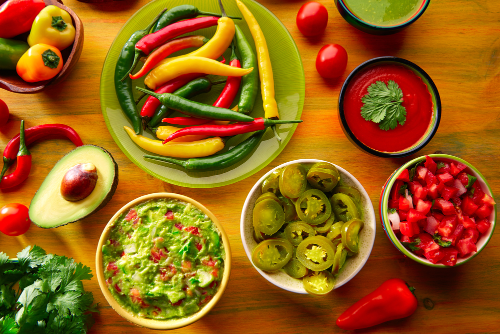 Comida mexicana mezcla guacamole nachos chile sumergir queso cheddar lémono pico de gallo