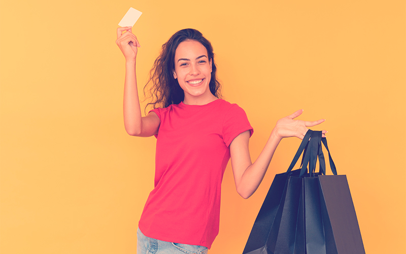 mujer comprando en Black Friday