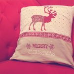 cojín navideño reno