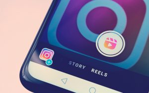 celular logo de Instagram