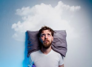hombre trastorno sueño