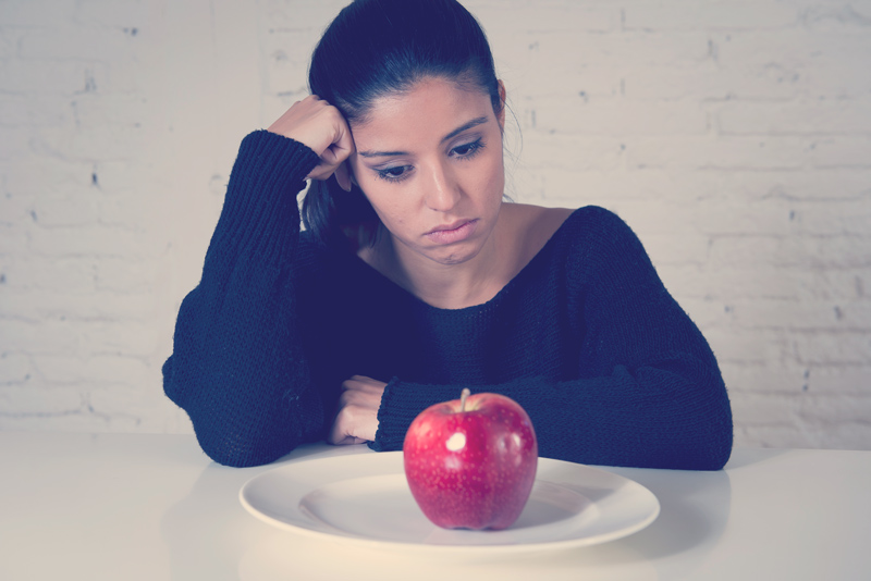 mujer-sufre-trastorno-alimenticio