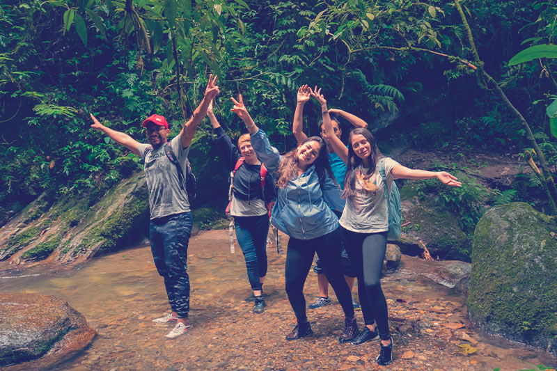 amigos haciendo Trekking en Colombia