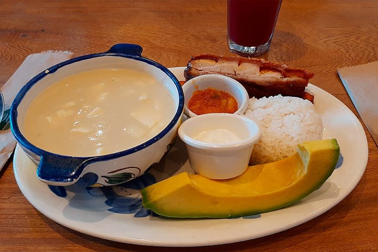 sopa de mote de queso colombiana