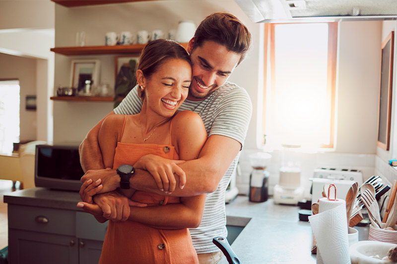 abrazo-afectivo-pareja-enamoramiento