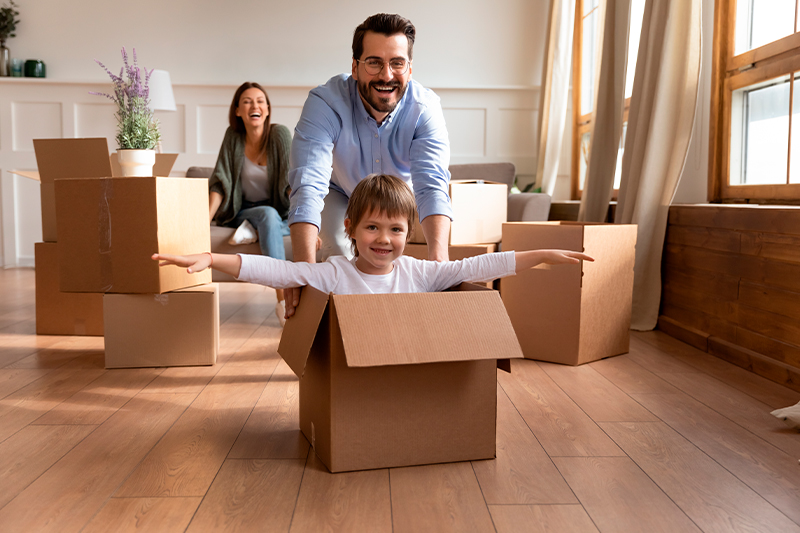 familia estrenando casa