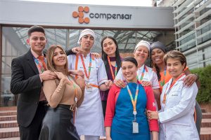 trabajadores que diferentes áreas que haces parte de compensar