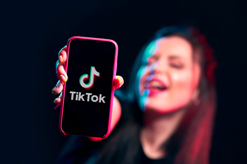 mujer en tik tok