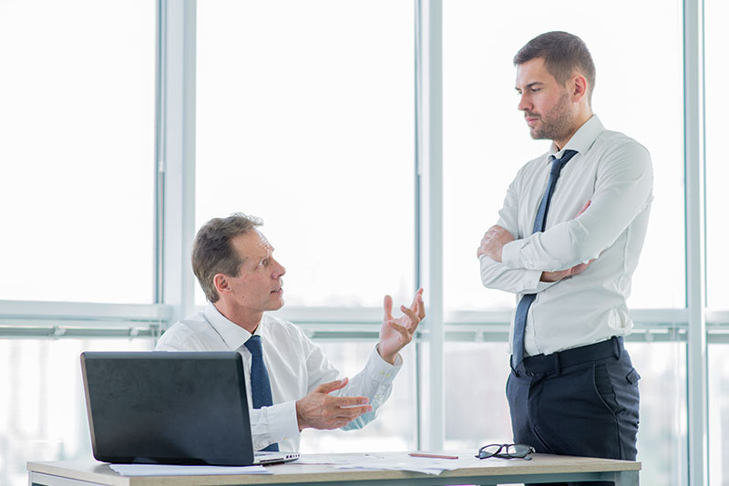 oficina con hombre de negocios