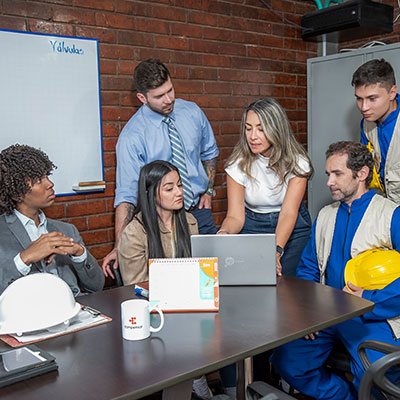 grupo de jovenes trabajadores