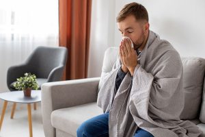 joven sufre de infecciones respiratorias-