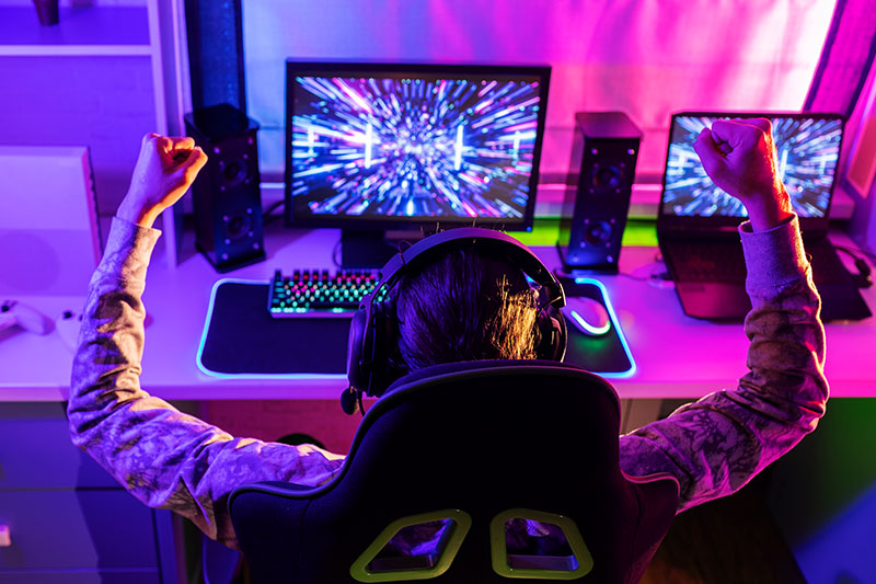 gamer jugando videojuegos 