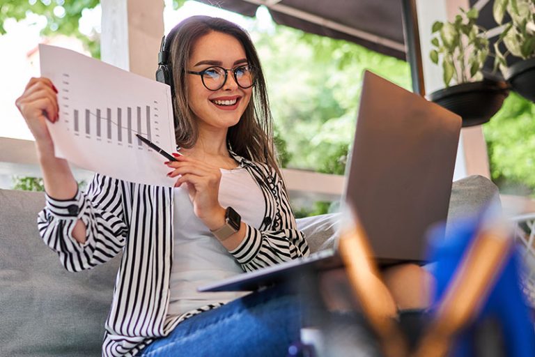 mujer solicitando créditos para emprendedores