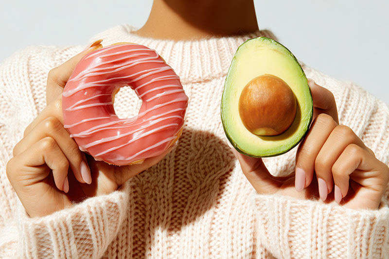 comida saludable en contraste con una natural