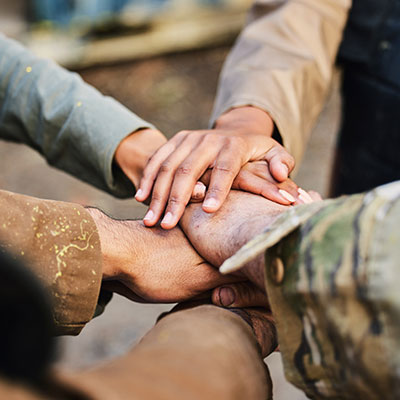 manos de trabajadores